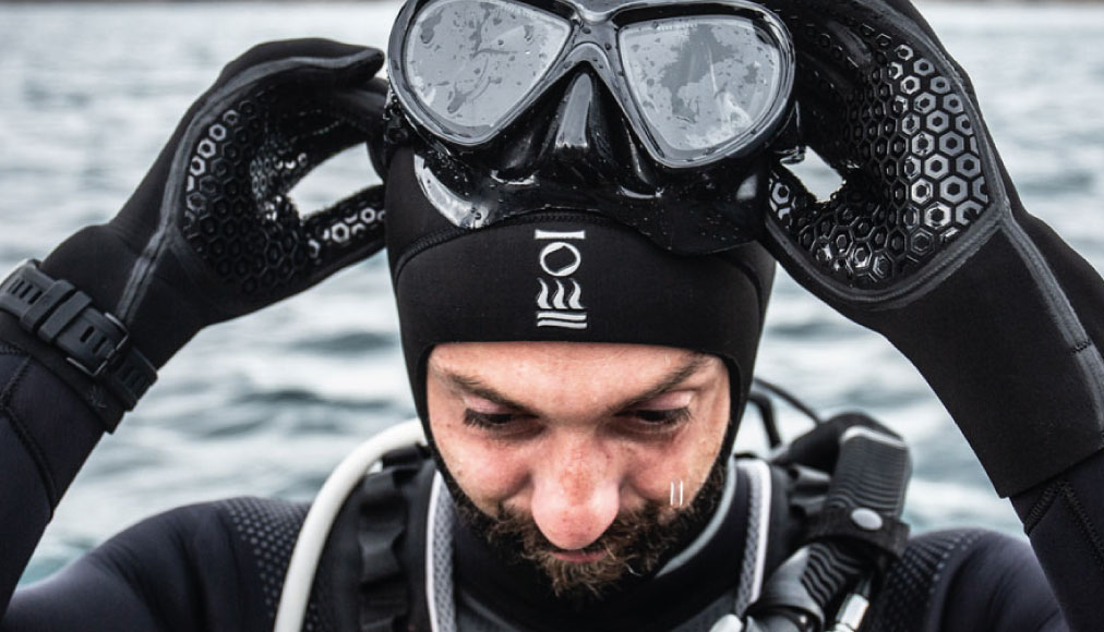 https://dev.thehonestdiver.com/wp-content/uploads/2020/06/Fourth-Element-3mm-Diving-Gloves-Boat.jpg