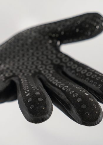 Grip detail of the Fourth Element 3mm gloves