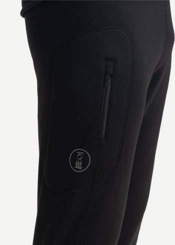 Close up of the pocket on the Men's Fourth Element Arctic Leggings