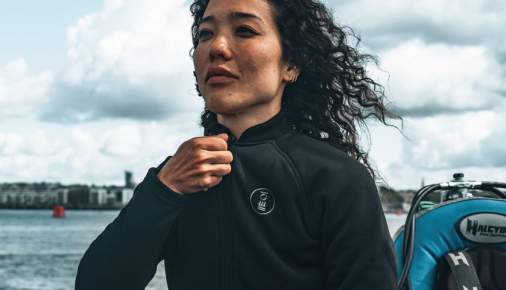 https://dev.thehonestdiver.com/wp-content/uploads/2020/06/Fourth-Element-Ladies-Arctic-Top-Undersuit.jpg