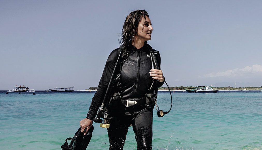 https://dev.thehonestdiver.com/wp-content/uploads/2020/06/Fourth-Element-Ladies-Thermocline-Jacket-Waterside.jpg