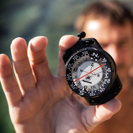 https://dev.thehonestdiver.com/wp-content/uploads/2020/10/Apeks-Bungee-Mount-Compass-Surface.jpg