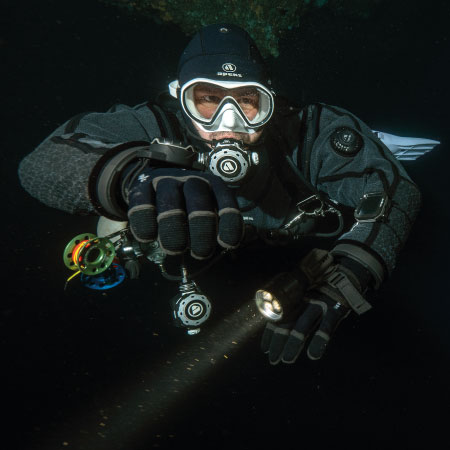 https://dev.thehonestdiver.com/wp-content/uploads/2020/10/Apeks-Spool-Diver.jpg