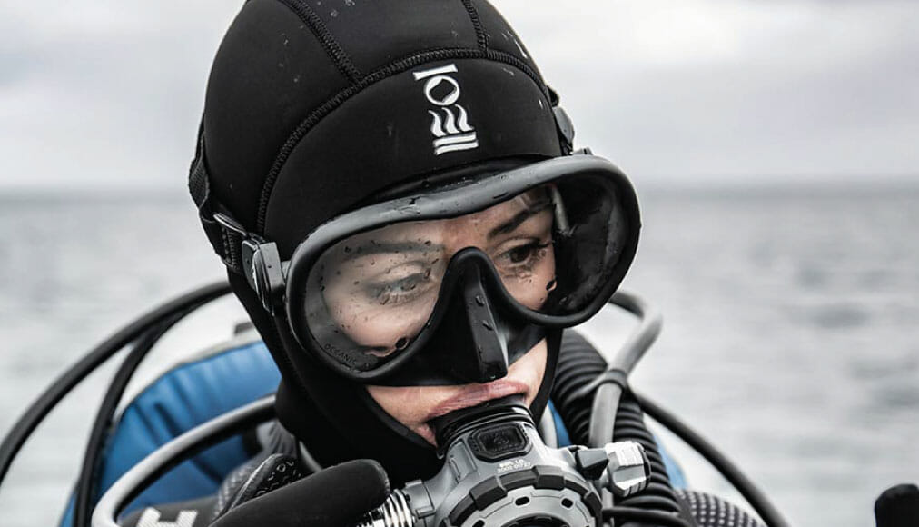 https://dev.thehonestdiver.com/wp-content/uploads/2021/01/Fourth-Element-5mm-Ladies-Hooded-Vest-Boat-Diving.jpg