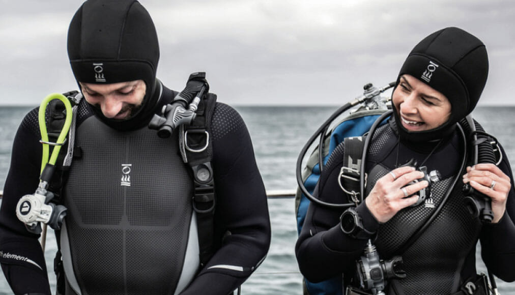 https://dev.thehonestdiver.com/wp-content/uploads/2021/01/Fourth-Element-Xenos-7mm-Wetsuit-Donning.jpg