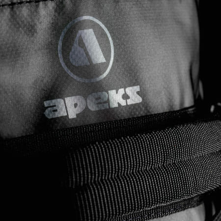 https://dev.thehonestdiver.com/wp-content/uploads/2021/02/Apeks-Roller-Diving-Bag-Logo-Detail.jpg