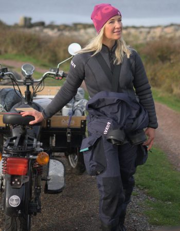 Diver wearing the Avatar ladies drysuit bundle