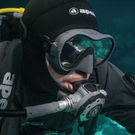 https://dev.thehonestdiver.com/wp-content/uploads/2022/11/Apeks-VX1-Mask-Scuba-Diving.jpg