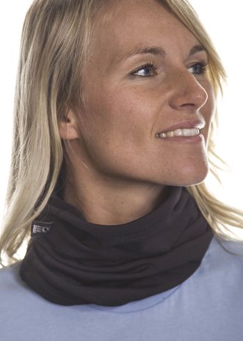 Diver wearing the Fourth Element Neck Snug