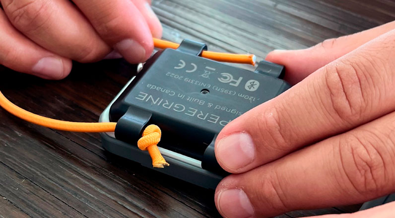 Bungee mount on the Shearwater Perdix one of the best dive computers for beginners