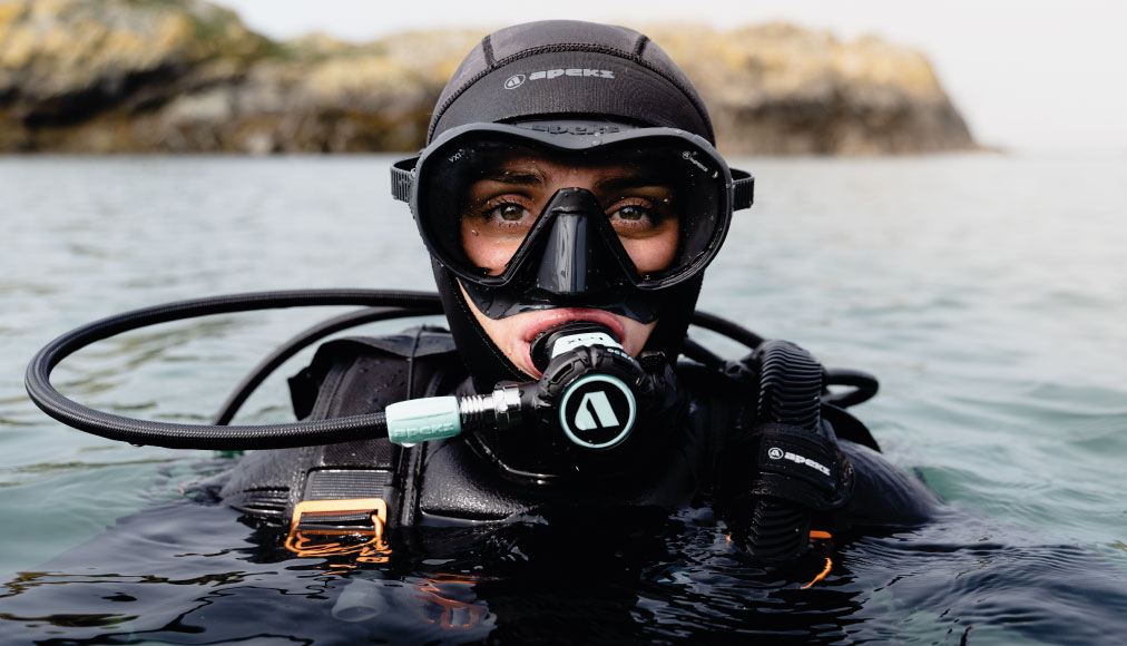 https://dev.thehonestdiver.com/wp-content/uploads/2024/05/Apeks-Ocea-Regulator-at-the-surface.jpg